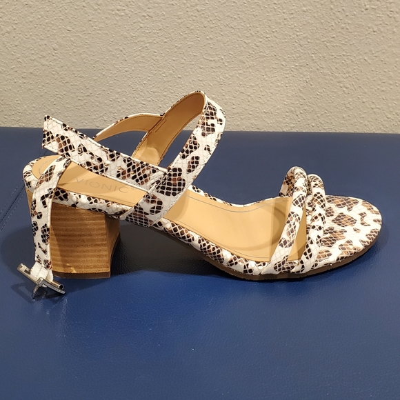 New Vionic Women's Papaya Paula Chunky Heel Blocked Heel Sandals. White - Picture 2 of 8